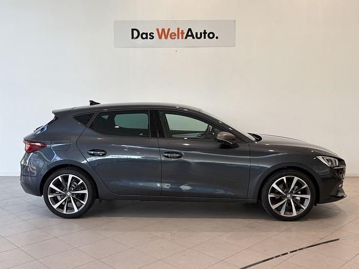 Usado Seat Leon FR 116 CV (85 kW) 2025 Azul