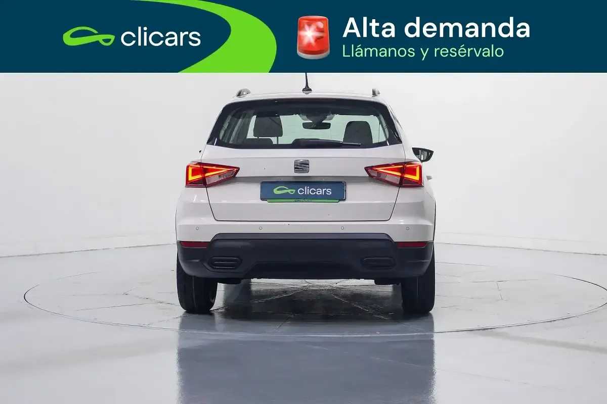 Usado Seat Arona Style 110 CV (80 kW) 2021 Blanco SUV