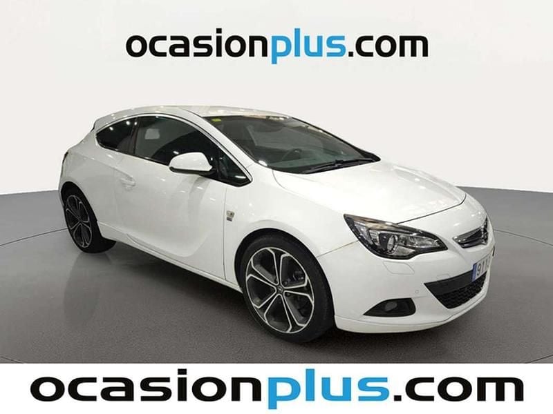 Usado Opel Astra GTC Sportive 165 CV (121 kW) 2014 Blanco Utilitario