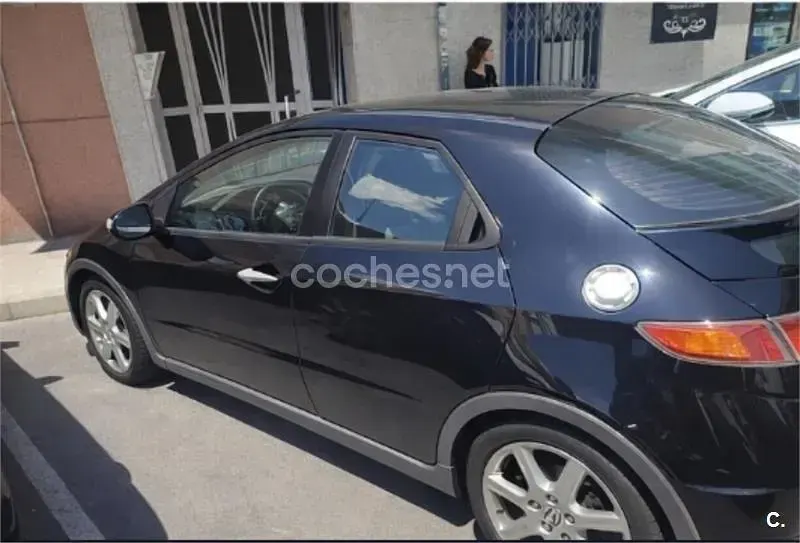 Usado Honda Civic Executive 140 CV (102 kW) 2007 Negro Berlina