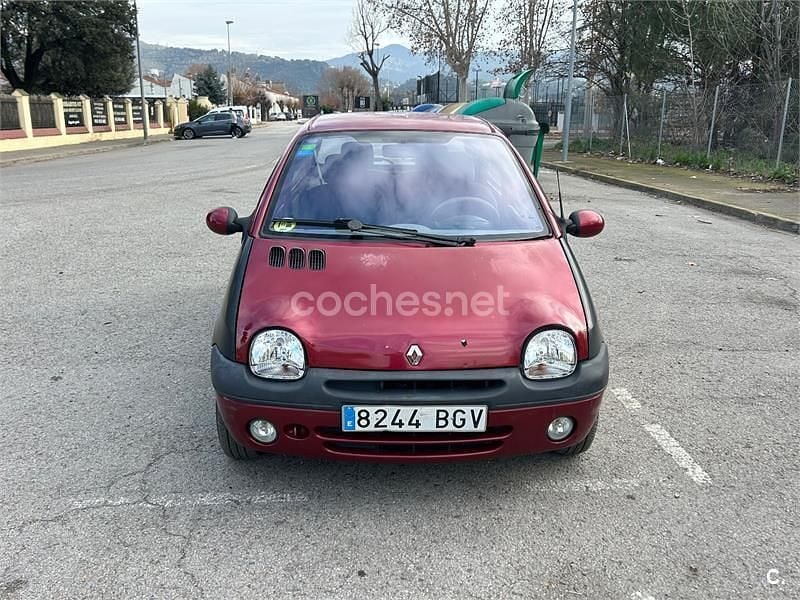 Usado Renault Twingo Privilege 60 CV (44 kW) 2001 Granate Utilitario