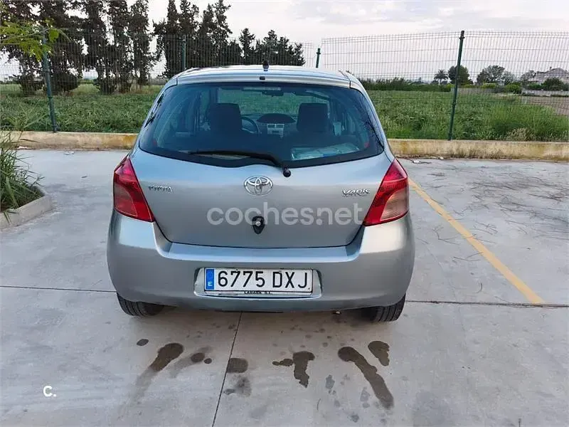 Begagnad Toyota Yaris Sol 87 HK (63 kW) 2006 Grå Sedan