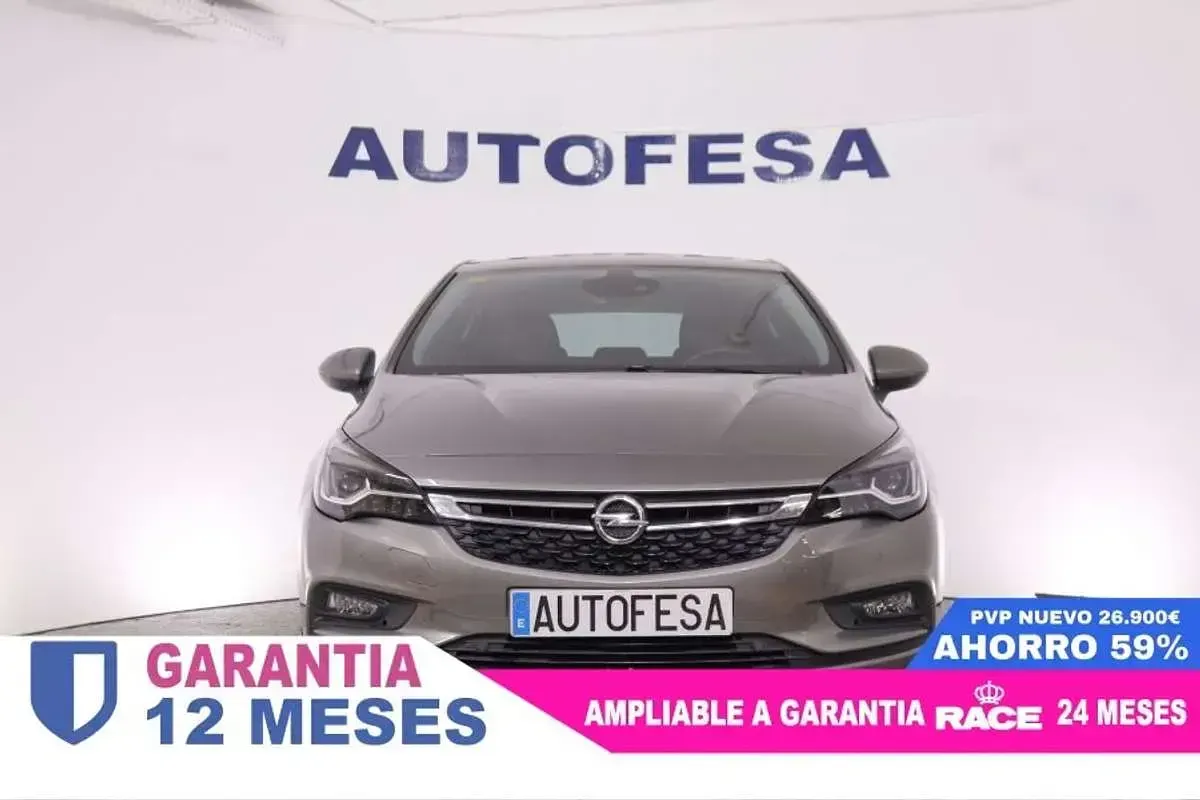 Usado Opel Astra Dynamic 136 CV (100 kW) 2016 Gris / plata Berlina