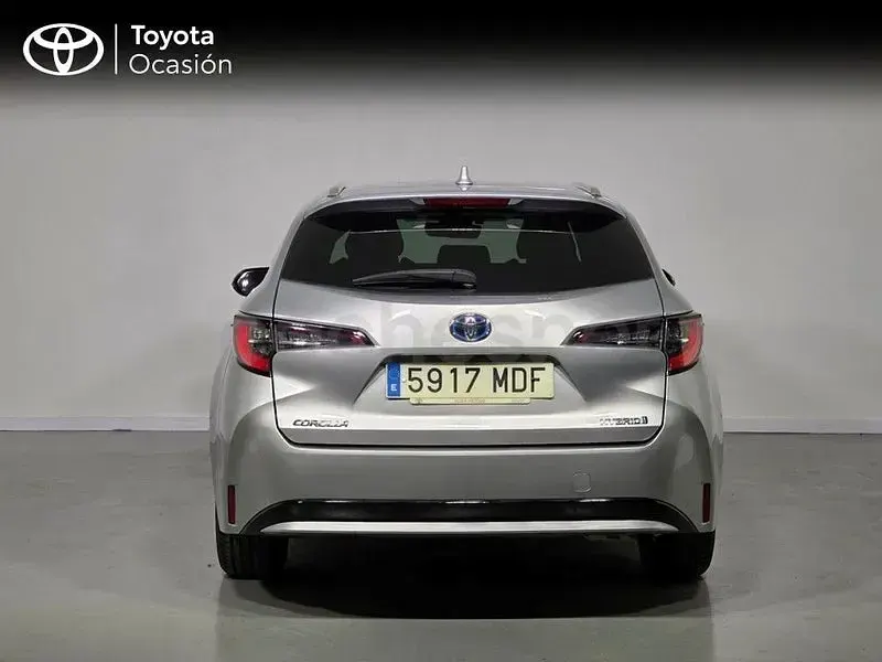 Usado Toyota Corolla Sport 122 CV (89 kW) 2022 Gris / plata Familiar