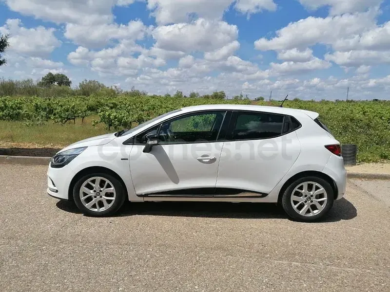 Usado Renault Clio IV LIMITED 76 CV (55 kW) 2019 Blanco Berlina