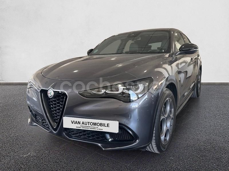 Gris / plata Usado 2023 Alfa Romeo Stelvio Sprint SUV | 32.990 € (Un poco caro) - Imagen 1/4