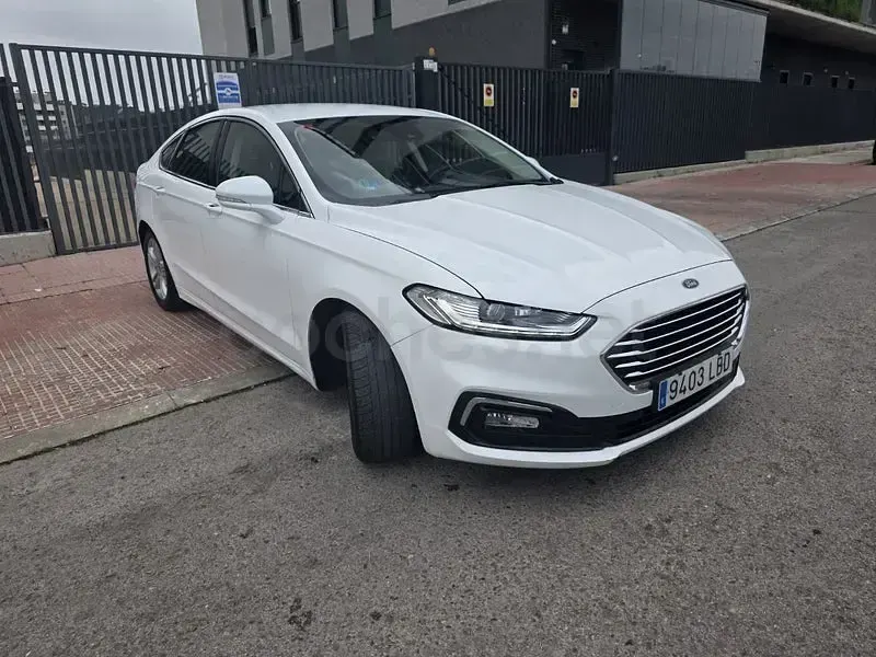 Usado Ford Mondeo Titanium 165 CV (121 kW) 2019 Blanco Berlina