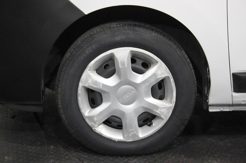 Usado Dacia Dokker Essentiel 75 CV (55 kW) 2019 Blanco Monovolumen