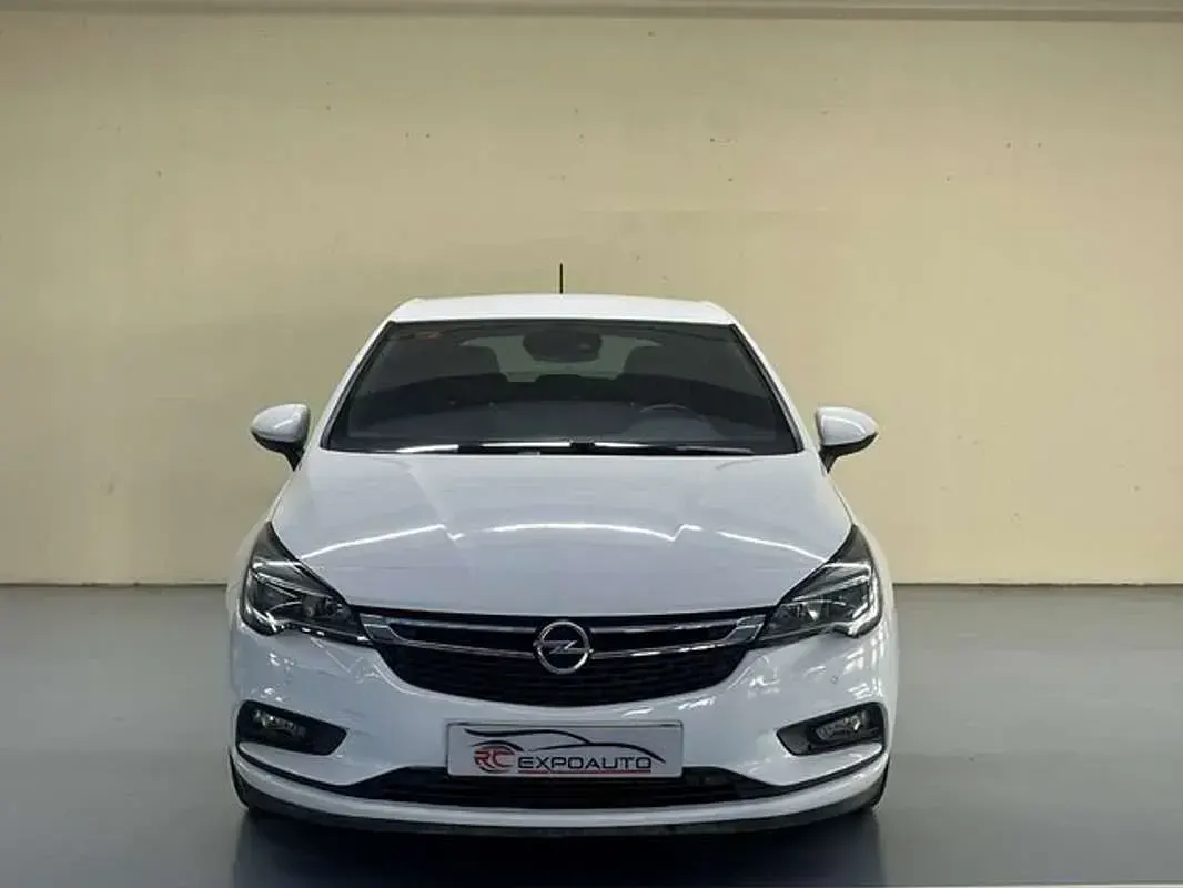 Usado Opel Astra Dynamic 150 CV (110 kW) 2018 Blanco Utilitario