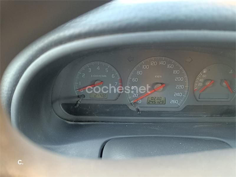 Usado Volvo V40 115 CV (84 kW) 1999 Azul Familiar