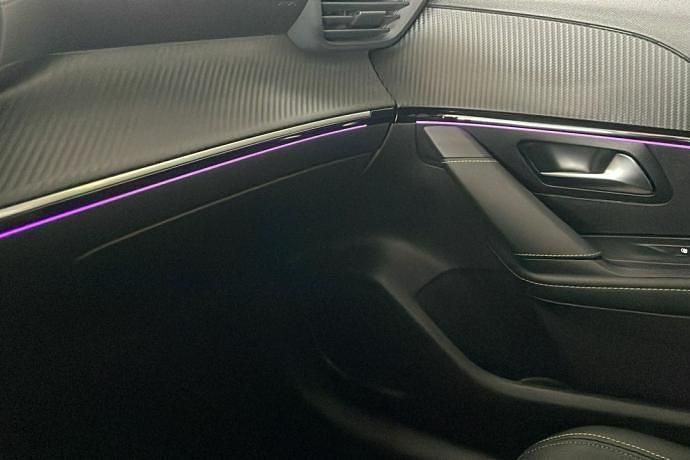 Usado Peugeot e-208 GT 114 kW (156 CV) 2024 Amarillo Utilitario