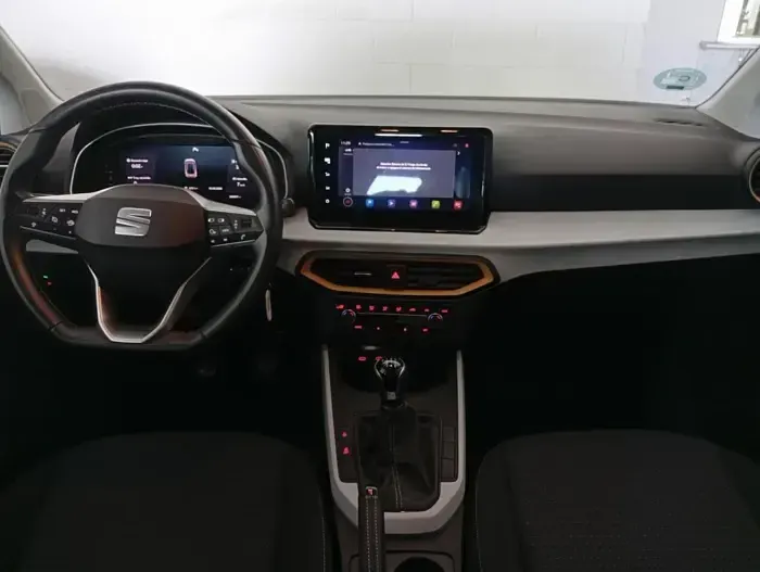Usado Seat Arona Style 110 CV (80 kW) 2024 Negro SUV