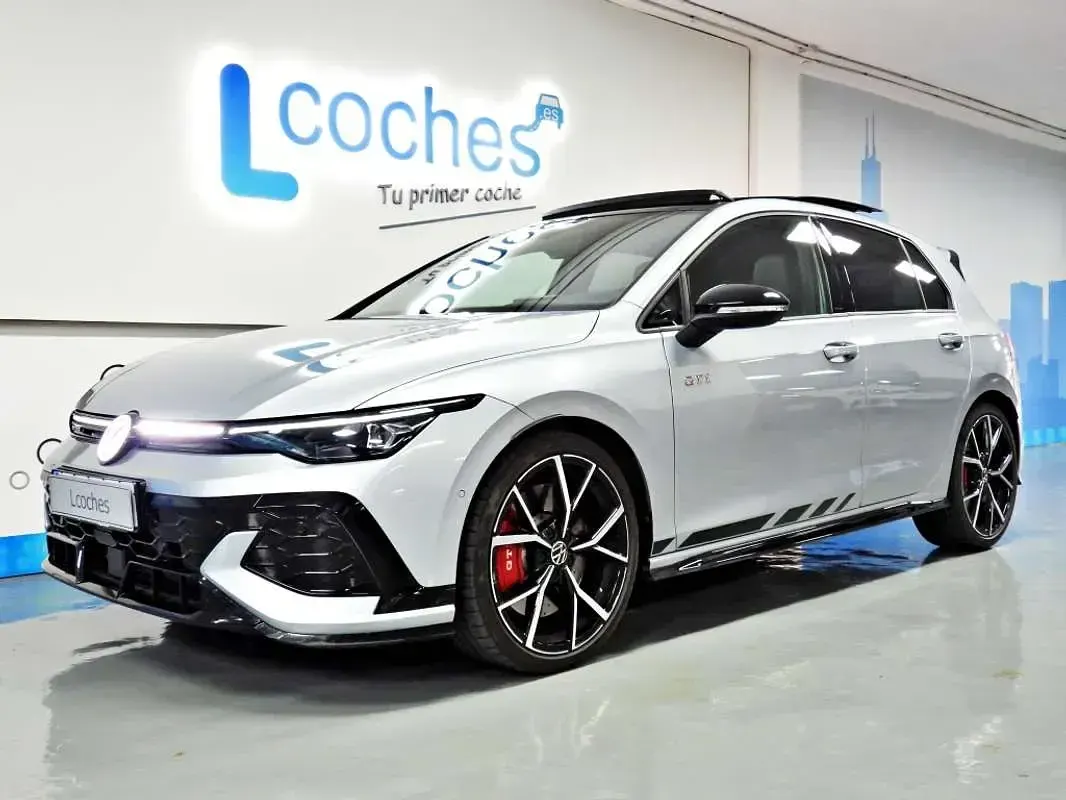 Usado VW Golf VIII GTI 300 CV (220 kW) 2025 Gris Utilitario