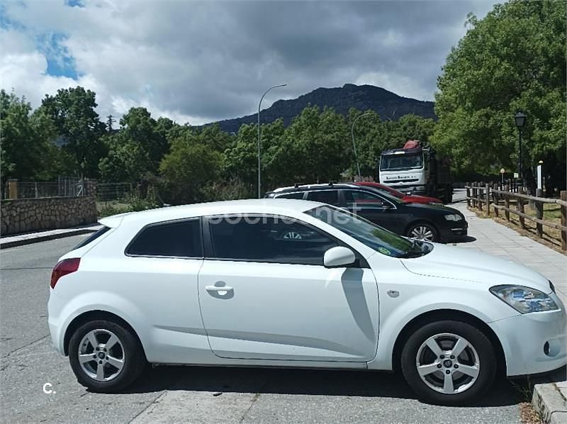 Usado Kia ProCeed 90 CV (66 kW) 2010 Blanco Utilitario