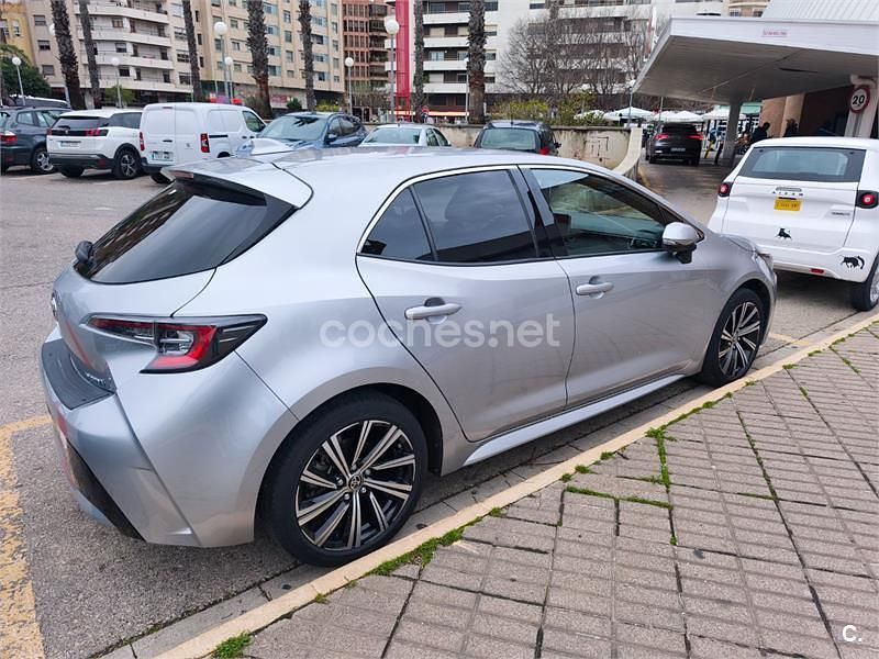 Usado Toyota Corolla Style 122 CV (89 kW) 2022 Gris / plata Berlina
