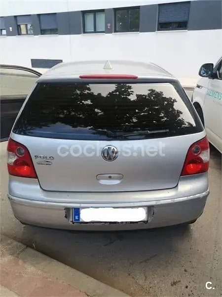 Usado VW Polo Trendline 75 CV (55 kW) 2002 Gris / plata Berlina