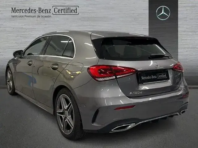 Usado Mercedes A180 116 CV (85 kW) 2021 Gris montaña Berlina