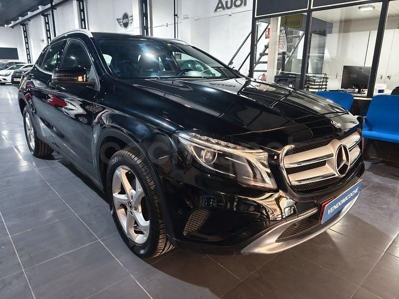 Usado Mercedes GLA200 136 CV (100 kW) 2018 Negro SUV