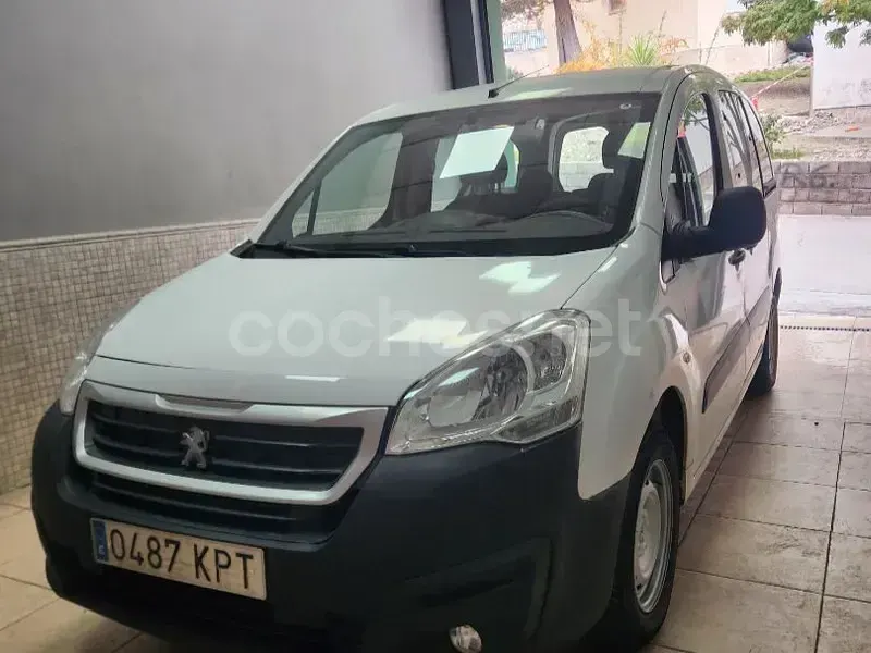 Usado Peugeot Partner Tepee Active 100 CV (73 kW) 2016 Blanco Monovolumen