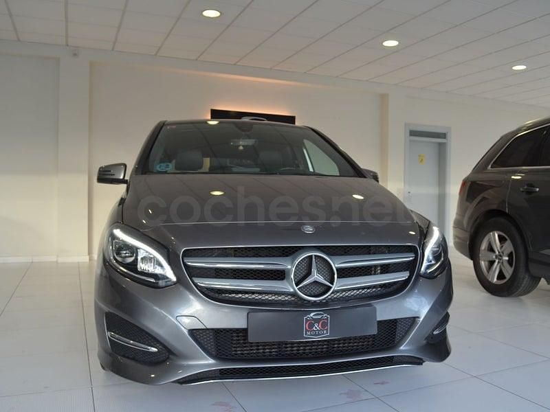 Usado Mercedes B180 109 CV (80 kW) 2017 Gris / plata Monovolumen