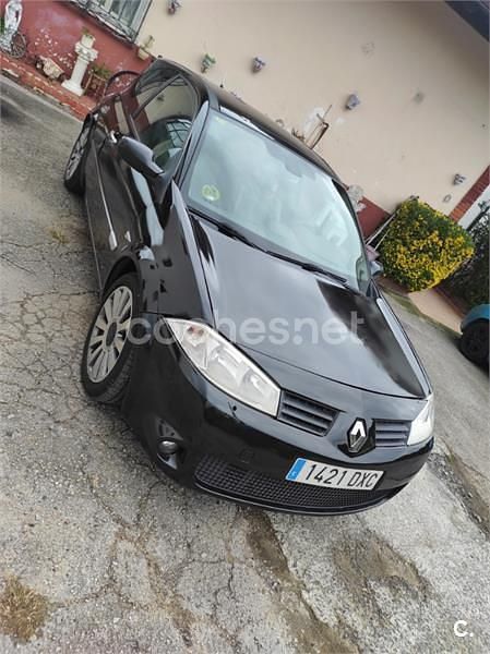 Negro Usado 2006 Renault Mégane II Dynamique Berlina | 2500 € (Precio justo) - Imagen 1/4