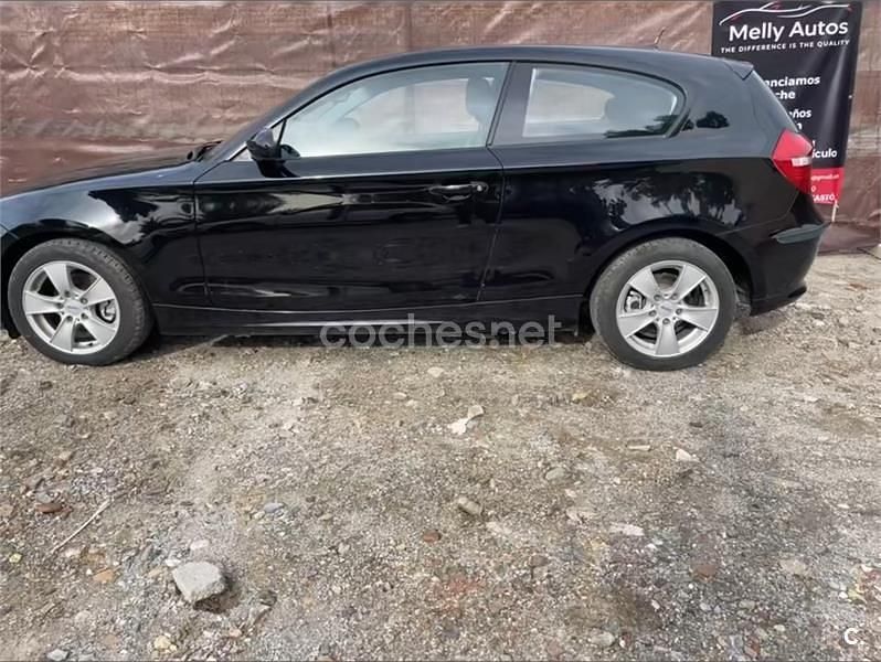 Usado BMW 116 122 CV (89 kW) 2009 Negro Utilitario