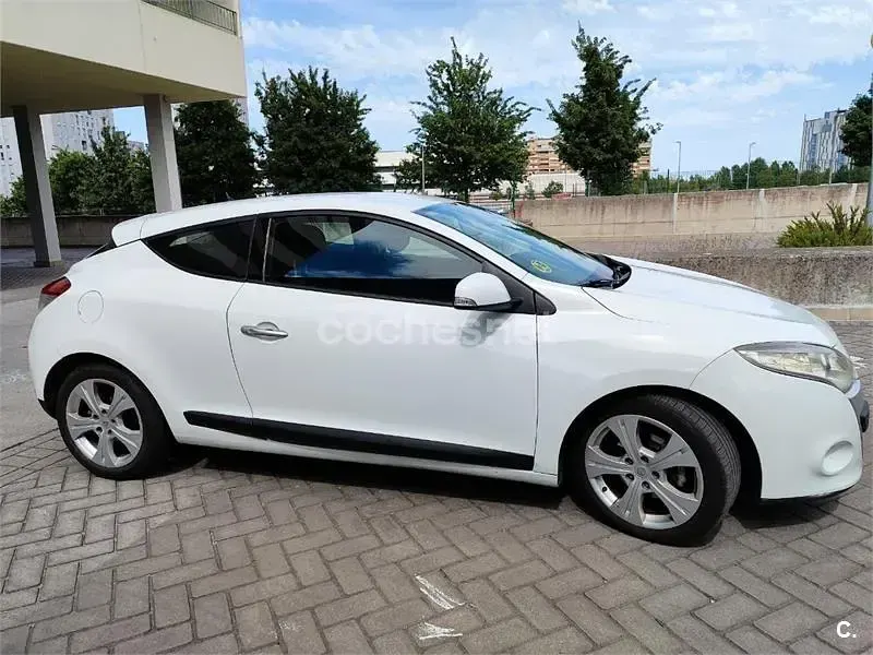 Usado Renault Mégane III Dynamique 130 CV (95 kW) 2009 Blanco Berlina