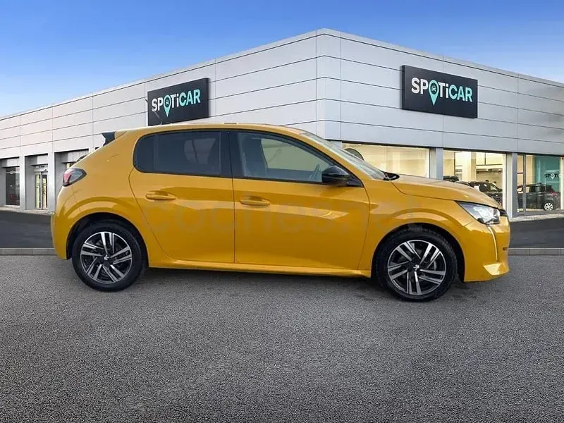 Usado Peugeot 208 Allure 100 CV (73 kW) 2023 Amarillo Utilitario