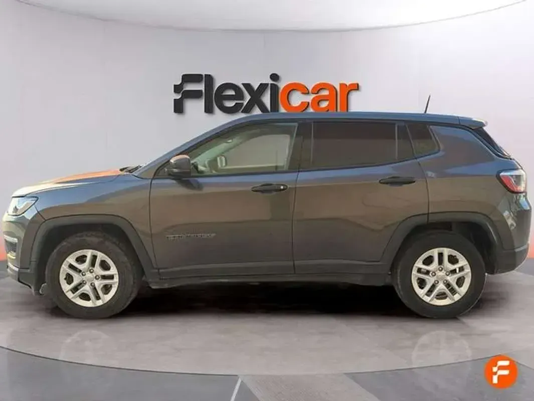 Usado Jeep Compass Limited 140 CV (102 kW) 2020 Gris SUV