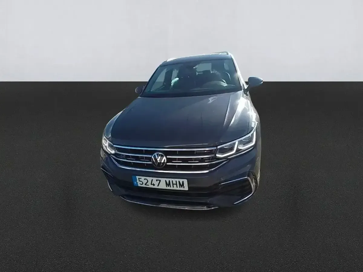 Usado VW Tiguan R-line 150 CV (110 kW) 2023 Gris SUV