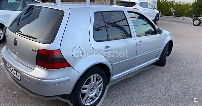 Gris / plata Usado 2001 VW Golf IV Berlina | 2501 € (Buen precio) - Imagen 1/2