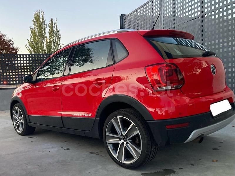 Usado VW Polo Sport 105 CV (77 kW) 2013 Rojo Berlina
