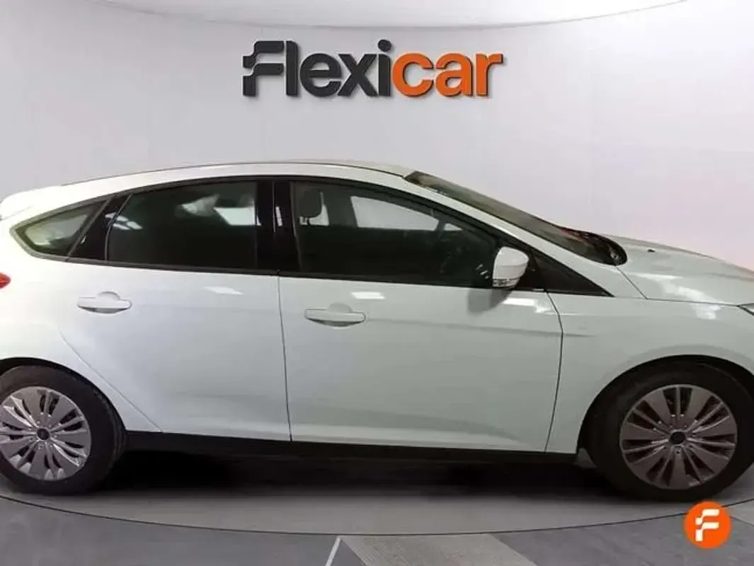 Usado Ford Focus 125 CV (91 kW) 2015 Blanco Berlina