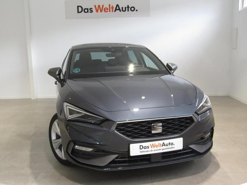 Gris Usado 2025 Seat Leon FR Berlina | 21.890 € (Precio justo) - Imagen 1/4