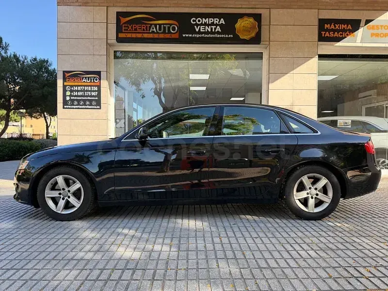 Usado Audi A4 211 CV (155 kW) 2012 Negro Berlina