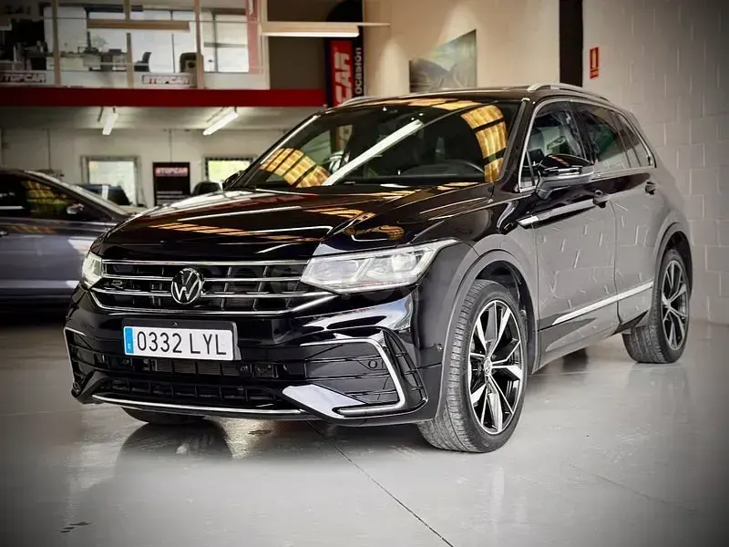 Usado VW Tiguan R-line 200 CV (147 kW) 2022 Negro SUV