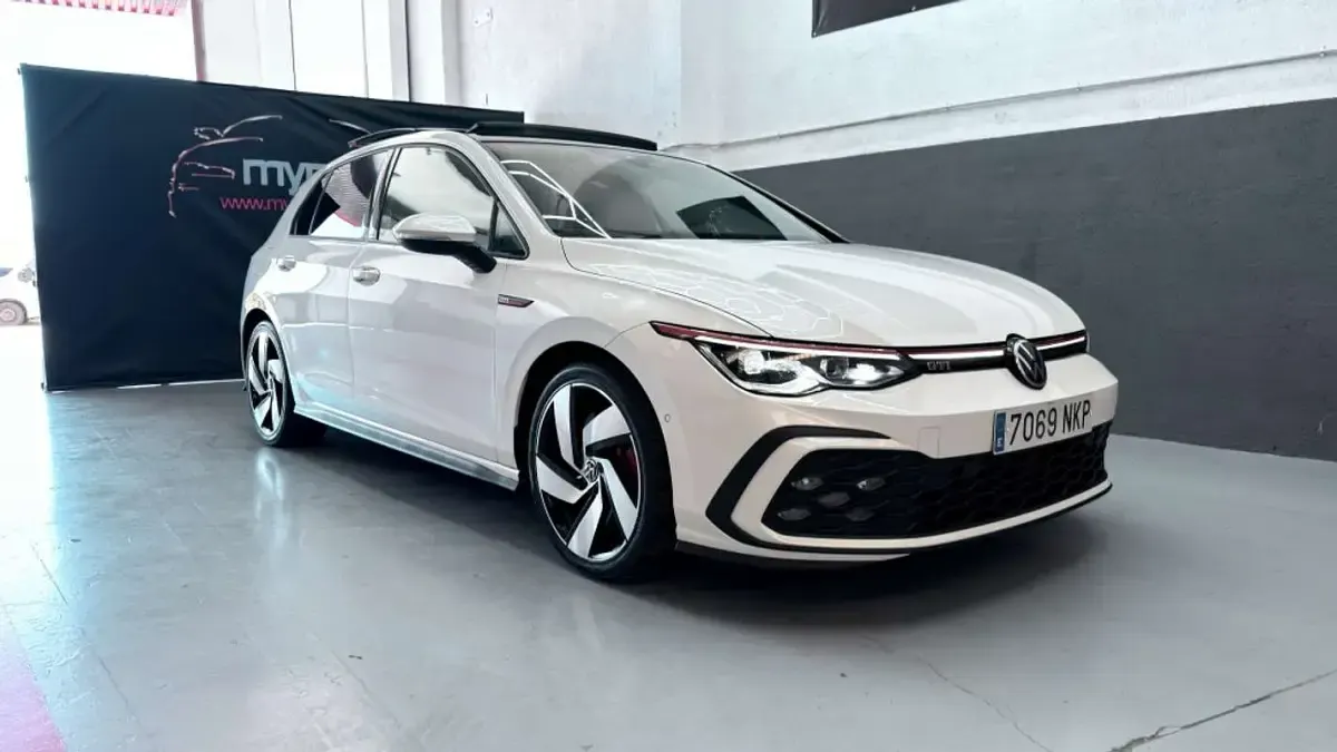 Usado VW Golf VIII GTI 245 CV (180 kW) 2021 Blanco Utilitario