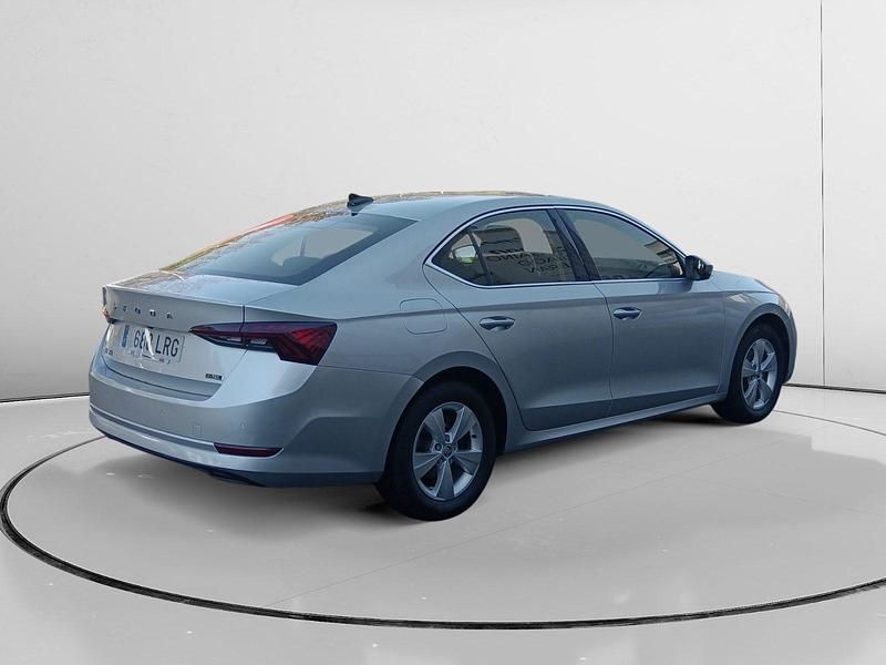 Usado Skoda Octavia Ambition 150 CV (110 kW) 2021 Gris