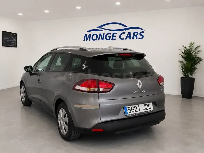 Usado Renault Clio IV 90 CV (66 kW) 2015 Gris / plata Berlina