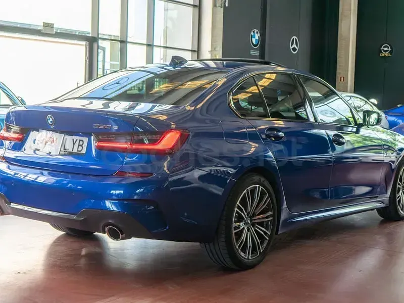 Usado BMW 330e Sport Line 292 CV (214 kW) 2022 Azul Berlina