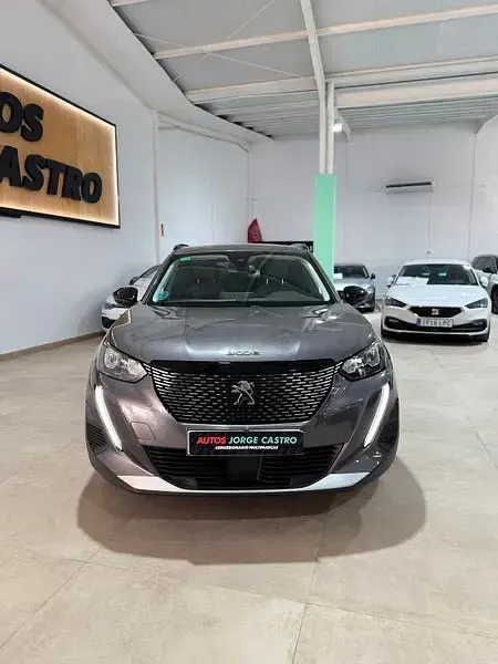 Usado Peugeot 2008 Allure 130 CV (95 kW) 2022 Gris / plata SUV