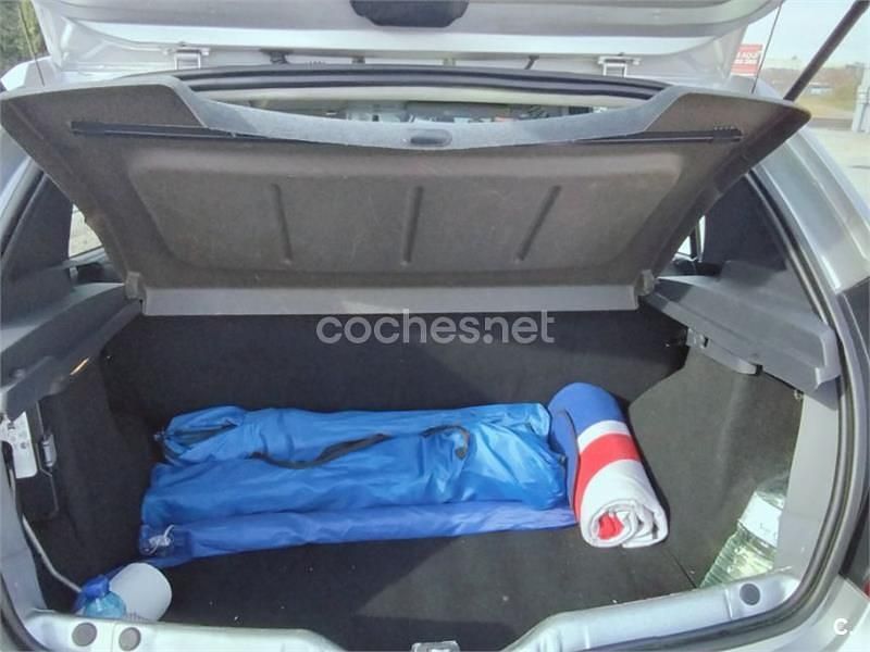 Usado Dacia Sandero Base 75 CV (55 kW) 2012 Gris / plata Berlina