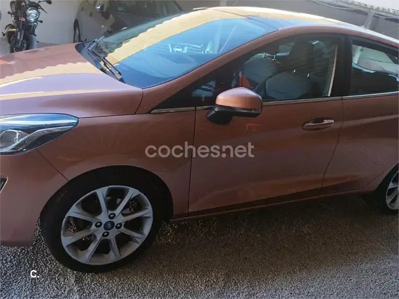 Usado Ford Fiesta Titanium 100 CV (73 kW) 2017 Granate Utilitario
