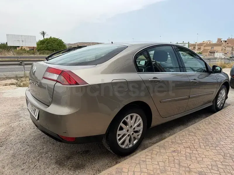 Usado Renault Laguna III 110 CV (80 kW) 2014 Marrón Berlina