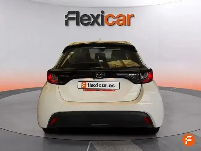 Usado Mazda 2 Comfort 116 CV (85 kW) 2023 Blanco Utilitario