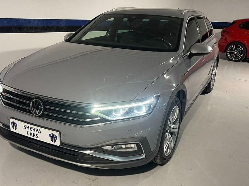 Usado VW Passat Alltrack 200 CV (147 kW) 2023 Gris / plata Familiar