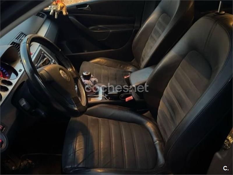 Usado VW Passat Highline 140 CV (102 kW) 2010 Negro Familiar