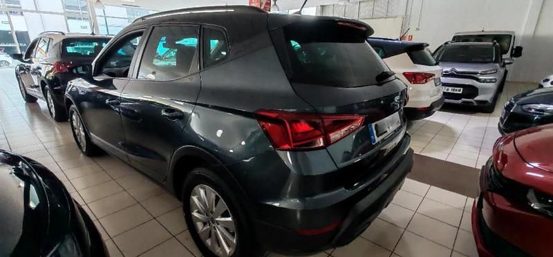 Usado Seat Arona Style 116 CV (85 kW) 2025 Gris magnetic + techo negro midnight SUV