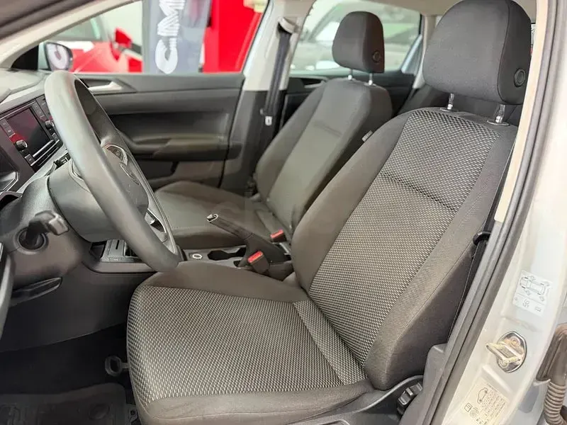 Usado VW Polo 95 CV (69 kW) 2022 Gris / plata Utilitario