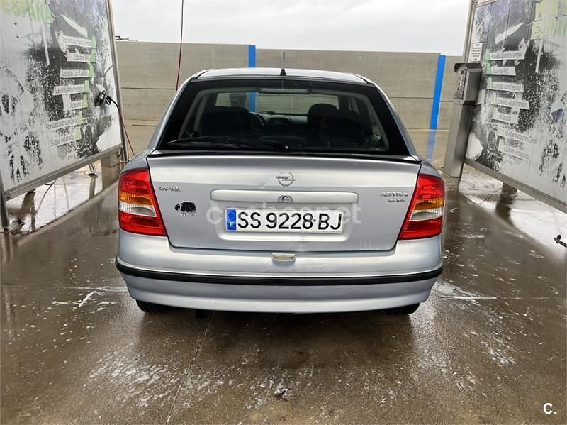 Usado Opel Astra Comfort 100 CV (73 kW) 2000 Gris / plata Berlina